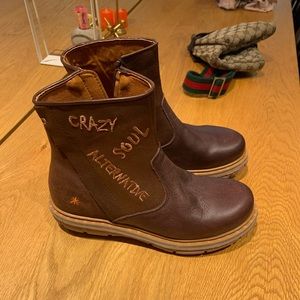 The Art Company brown boots